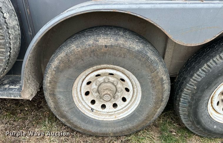 image for item LH9038 1995 Titan  livestock trailer