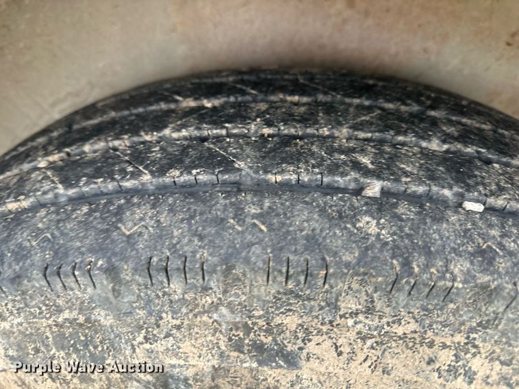 image for item LH9038 1995 Titan  livestock trailer