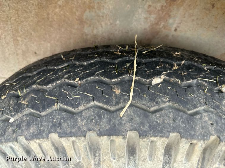 image for item LH9038 1995 Titan  livestock trailer