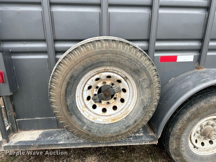 image for item LH9038 1995 Titan  livestock trailer