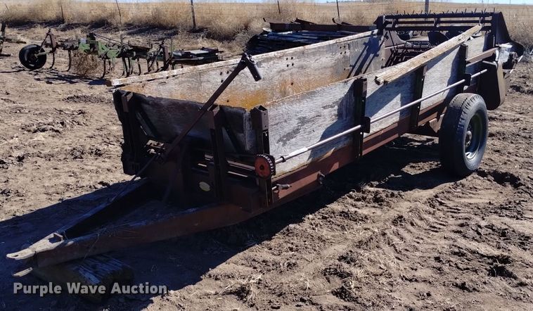 image for item LN9941 Farmhand 6025 manure spreader