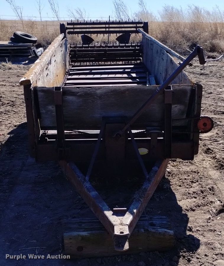 image for item LN9941 Farmhand 6025 manure spreader