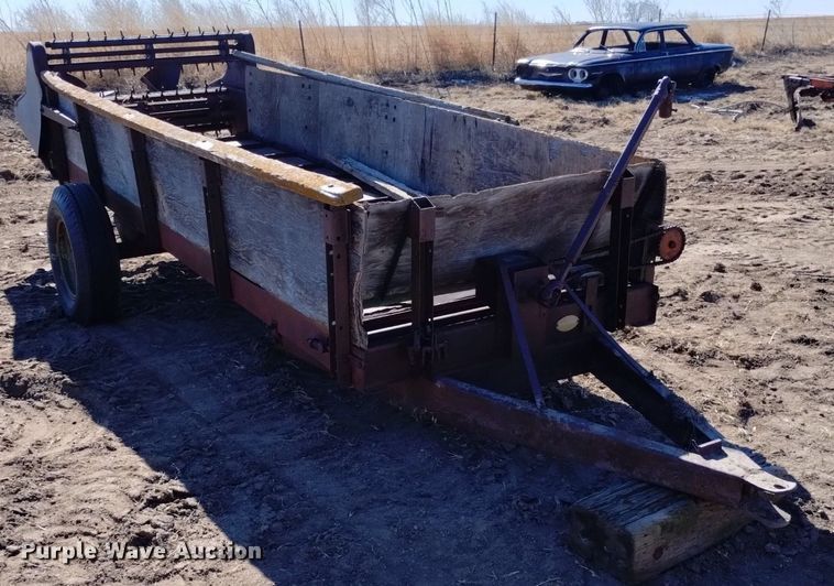 image for item LN9941 Farmhand 6025 manure spreader