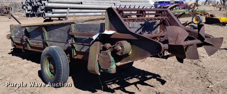 image for item LN9941 Farmhand 6025 manure spreader