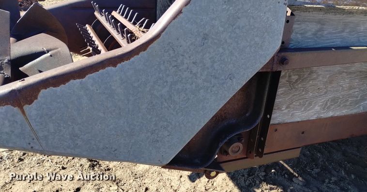 image for item LN9941 Farmhand 6025 manure spreader