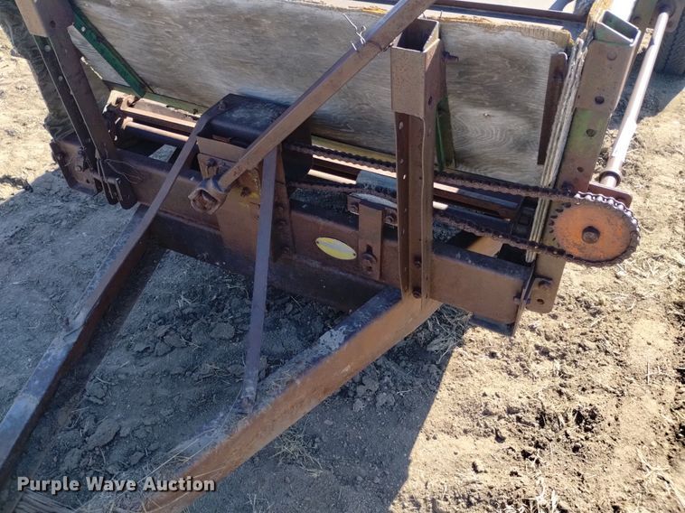 image for item LN9941 Farmhand 6025 manure spreader