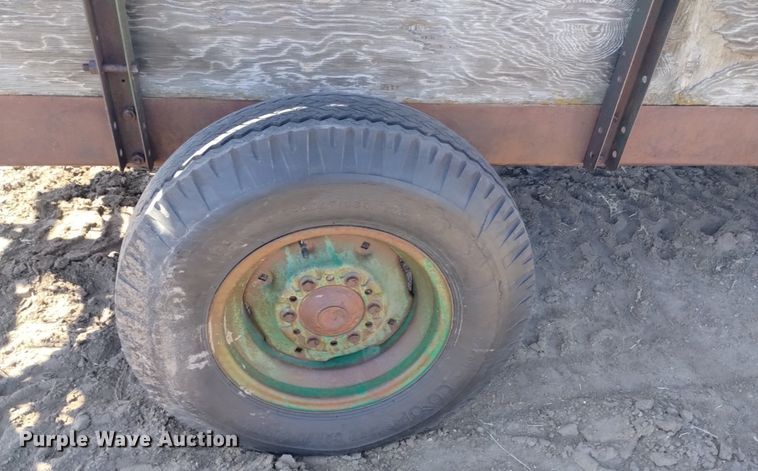 image for item LN9941 Farmhand 6025 manure spreader