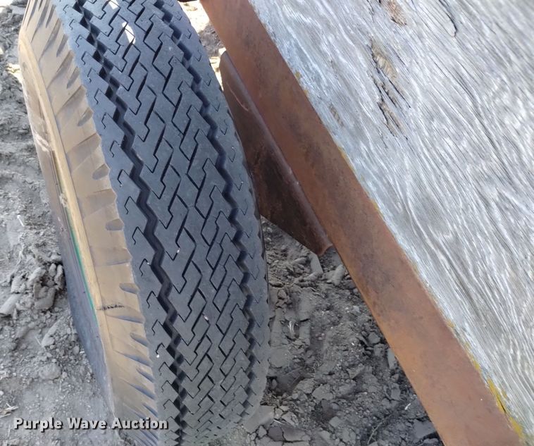 image for item LN9941 Farmhand 6025 manure spreader