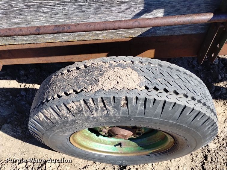 image for item LN9941 Farmhand 6025 manure spreader