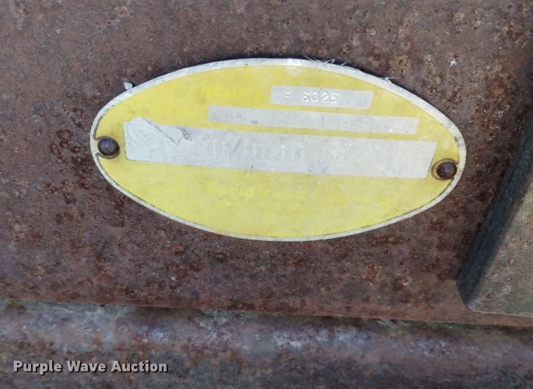 image for item LN9941 Farmhand 6025 manure spreader