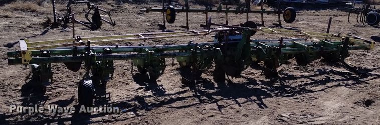 image for item LN9943 John Deere 71 planter