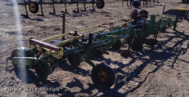 image for item LN9943 John Deere 71 planter