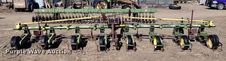 image for item LN9943 John Deere 71 planter
