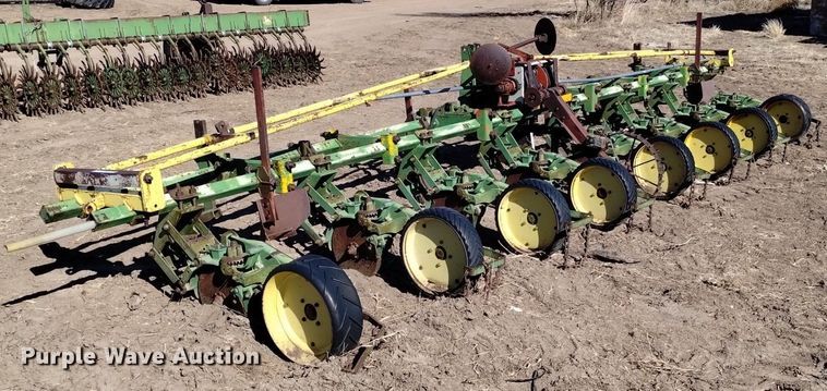 image for item LN9943 John Deere 71 planter