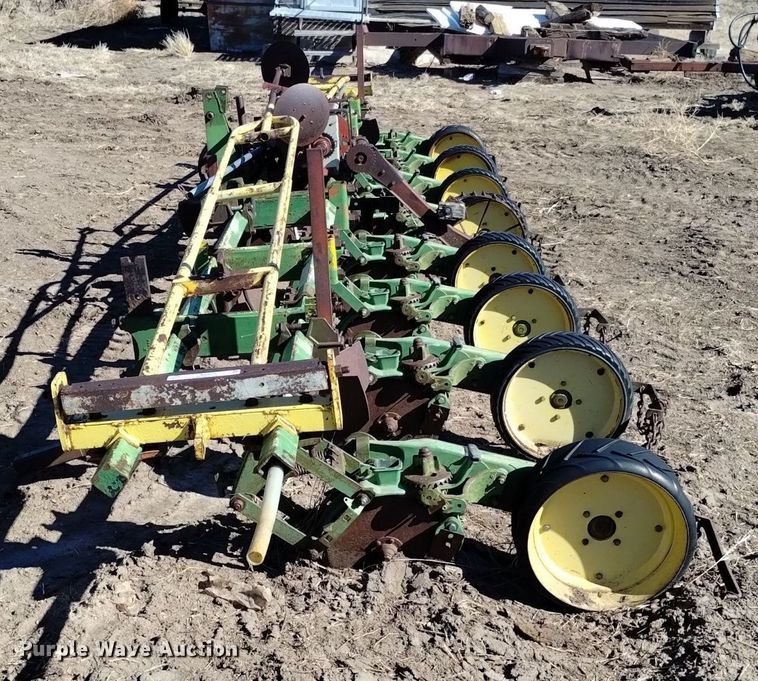 image for item LN9943 John Deere 71 planter