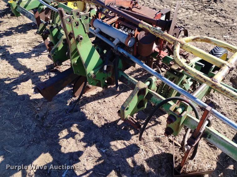 image for item LN9943 John Deere 71 planter