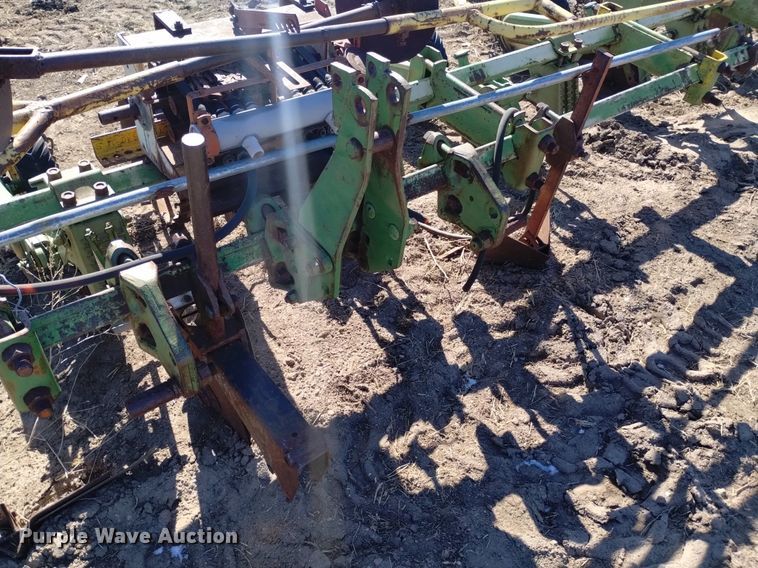 image for item LN9943 John Deere 71 planter
