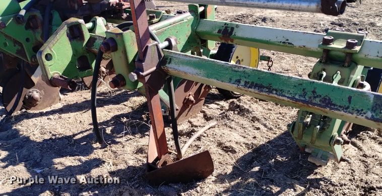 image for item LN9943 John Deere 71 planter