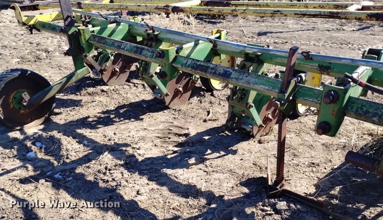 image for item LN9943 John Deere 71 planter