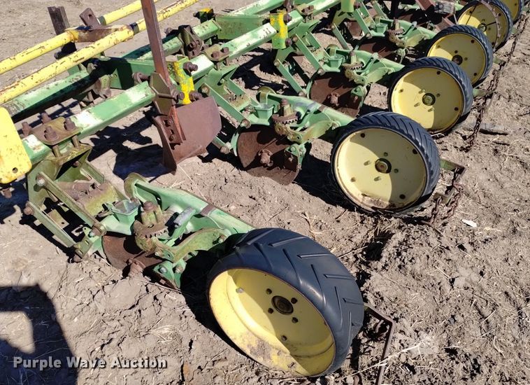 image for item LN9943 John Deere 71 planter