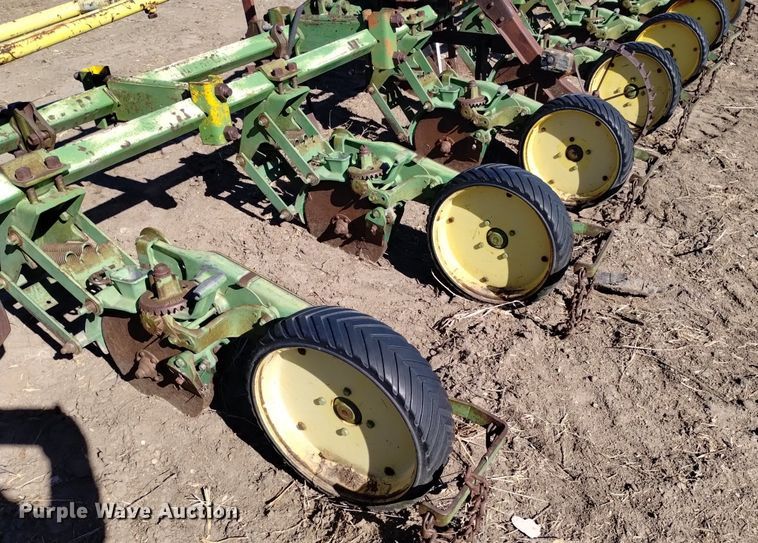 image for item LN9943 John Deere 71 planter