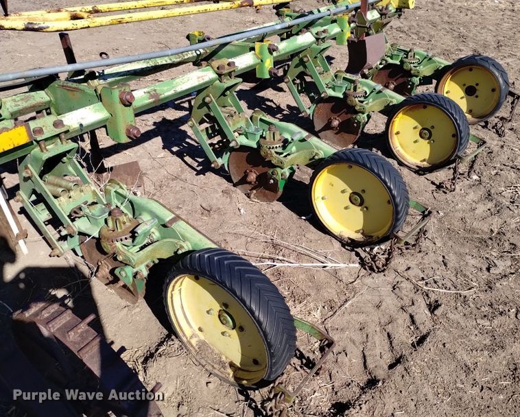 image for item LN9943 John Deere 71 planter
