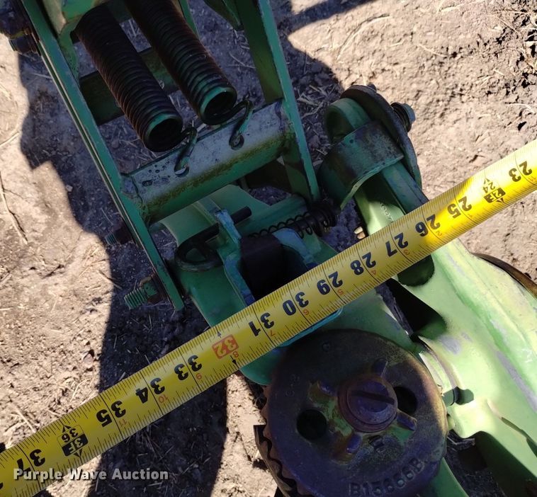 image for item LN9943 John Deere 71 planter