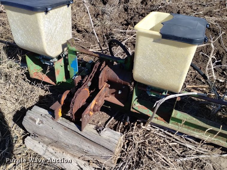 image for item LN9943 John Deere 71 planter