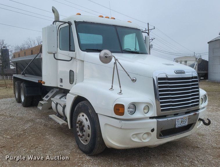 image for item MI9965 2008 Freightliner Century Class S/T manure spreader truck