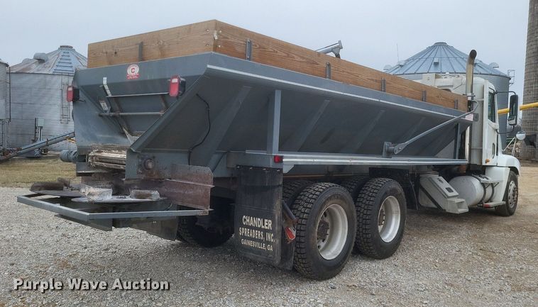 image for item MI9965 2008 Freightliner Century Class S/T manure spreader truck