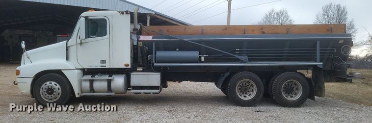 image for item MI9965 2008 Freightliner Century Class S/T manure spreader truck