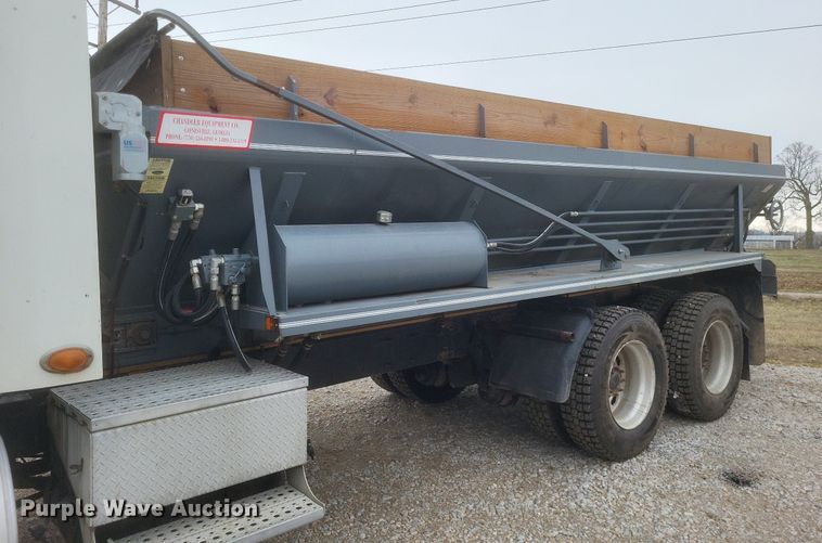 image for item MI9965 2008 Freightliner Century Class S/T manure spreader truck