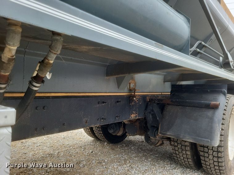 image for item MI9965 2008 Freightliner Century Class S/T manure spreader truck