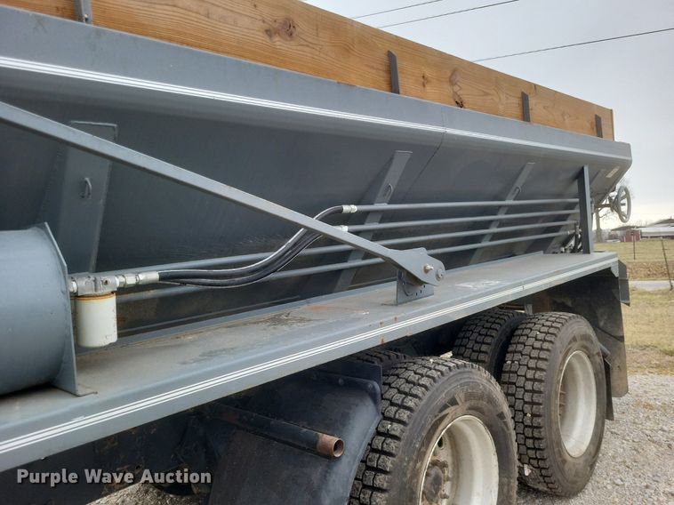 image for item MI9965 2008 Freightliner Century Class S/T manure spreader truck