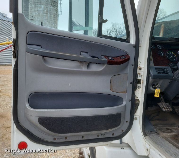 image for item MI9965 2008 Freightliner Century Class S/T manure spreader truck