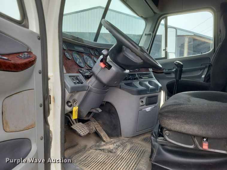 image for item MI9965 2008 Freightliner Century Class S/T manure spreader truck