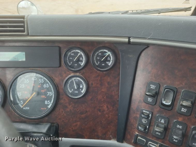 image for item MI9965 2008 Freightliner Century Class S/T manure spreader truck