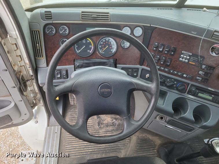 image for item MI9965 2008 Freightliner Century Class S/T manure spreader truck