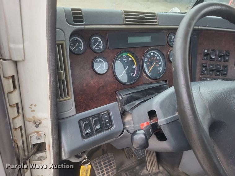 image for item MI9965 2008 Freightliner Century Class S/T manure spreader truck