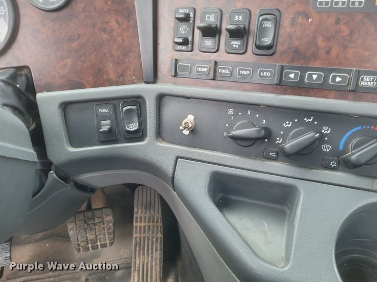 image for item MI9965 2008 Freightliner Century Class S/T manure spreader truck