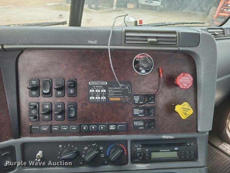 image for item MI9965 2008 Freightliner Century Class S/T manure spreader truck