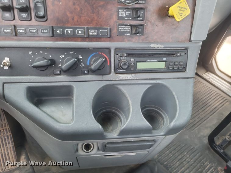 image for item MI9965 2008 Freightliner Century Class S/T manure spreader truck