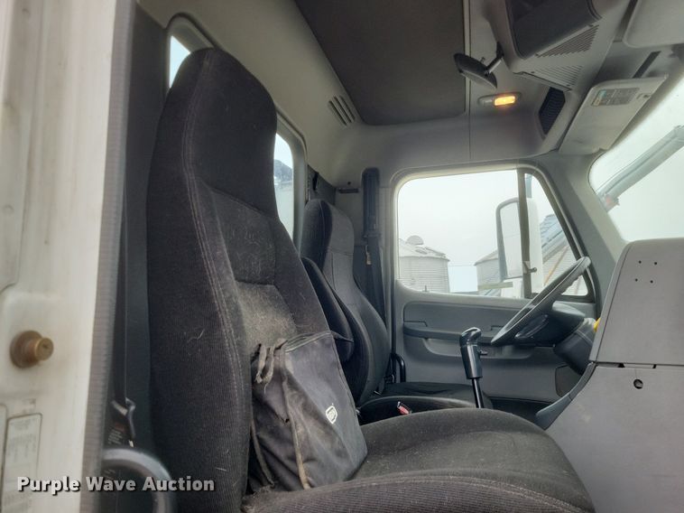 image for item MI9965 2008 Freightliner Century Class S/T manure spreader truck