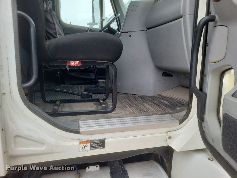 image for item MI9965 2008 Freightliner Century Class S/T manure spreader truck