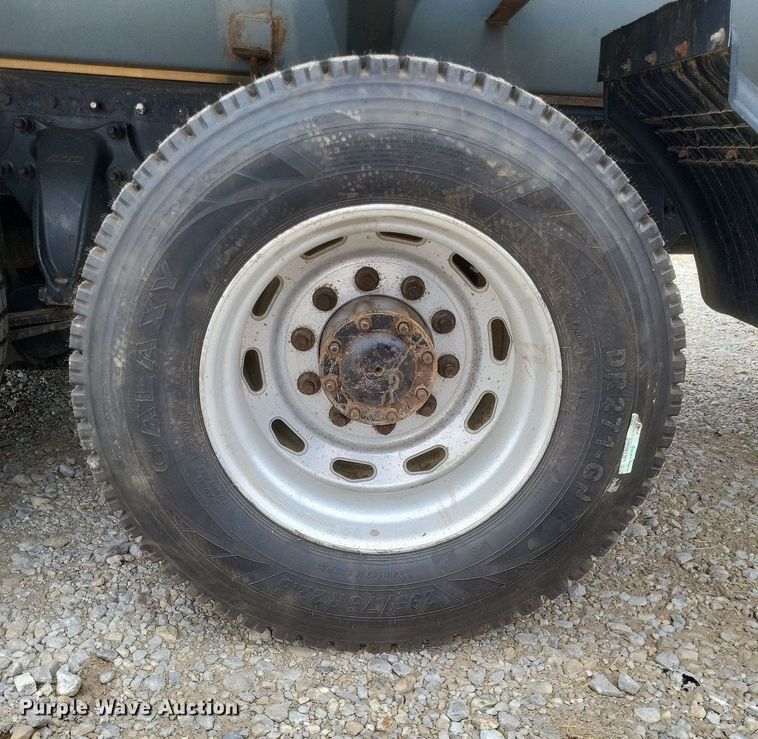 image for item MI9965 2008 Freightliner Century Class S/T manure spreader truck