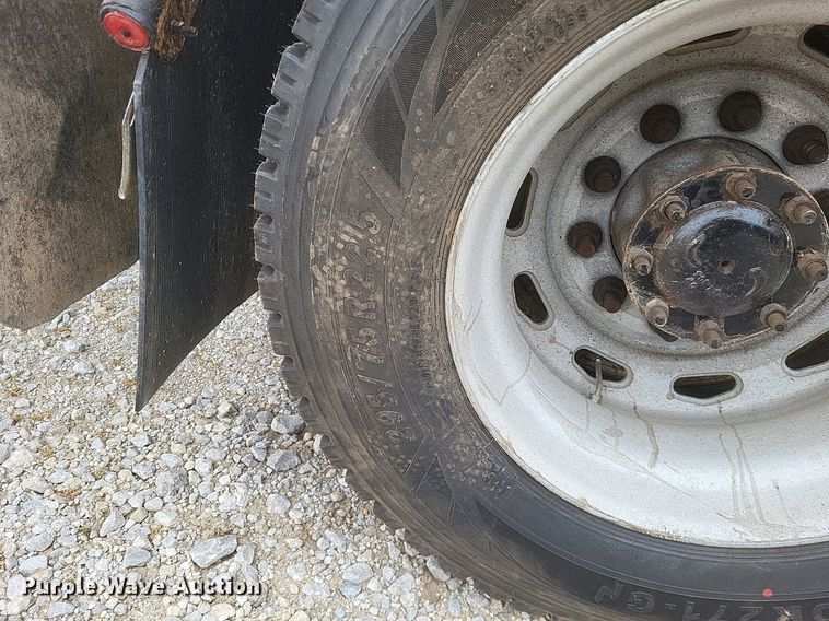 image for item MI9965 2008 Freightliner Century Class S/T manure spreader truck