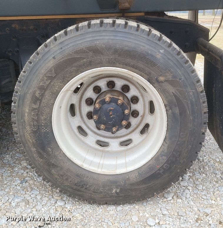 image for item MI9965 2008 Freightliner Century Class S/T manure spreader truck