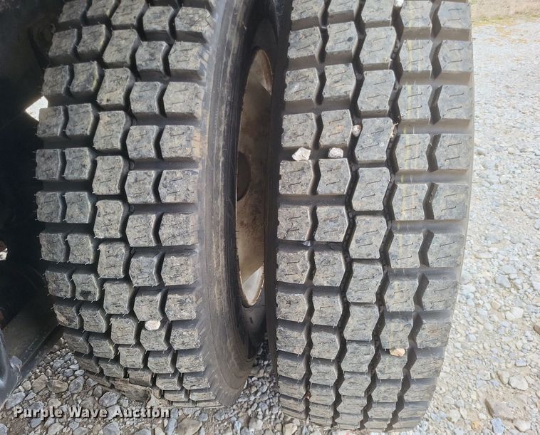 image for item MI9965 2008 Freightliner Century Class S/T manure spreader truck