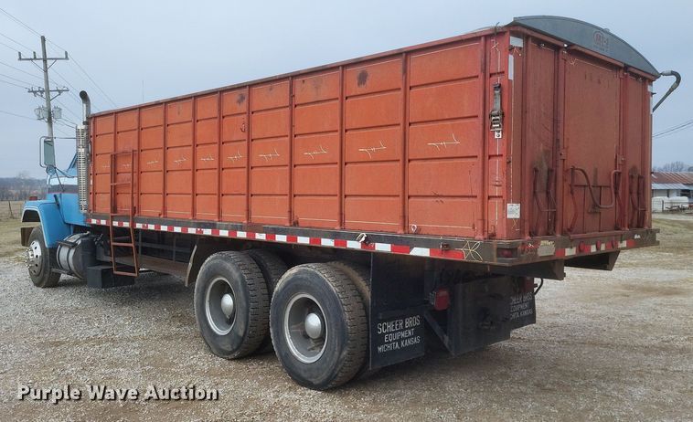 image for item MI9967 1978 GMC   Brigadier  grain truck