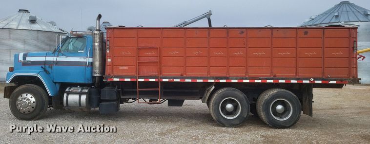image for item MI9967 1978 GMC   Brigadier  grain truck